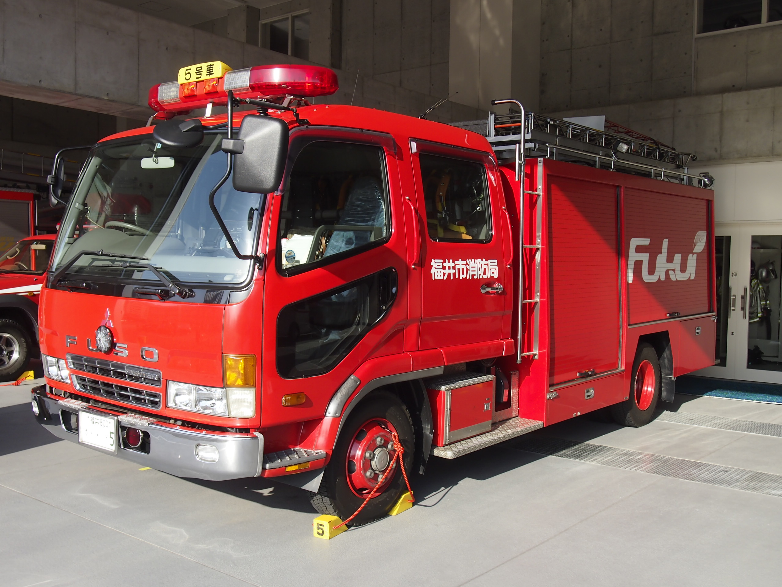 ［CD-2型］水槽付消防ポンプ自動車 / 福井市消防局 / 中５