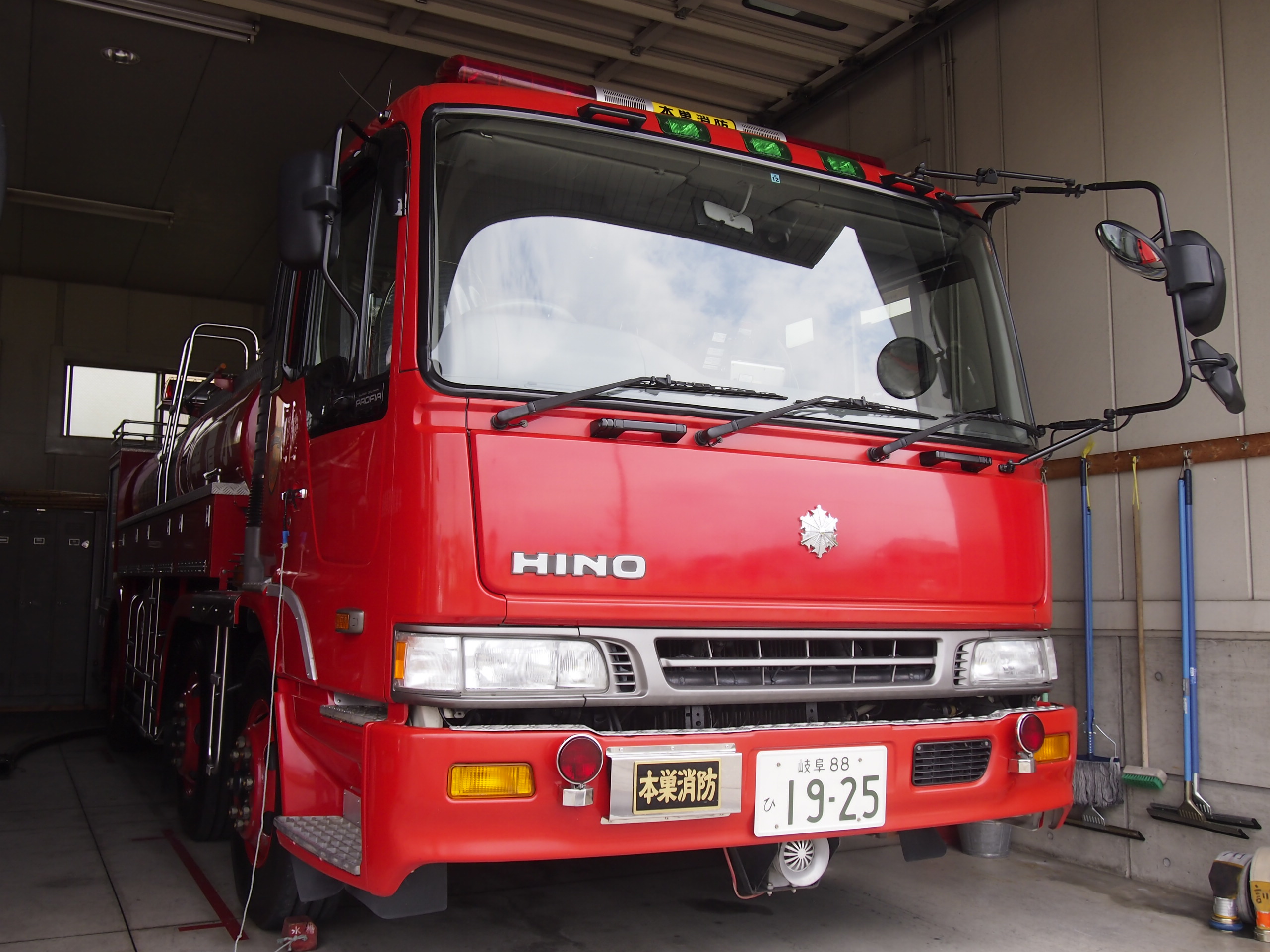 水槽車 / 本巣消防組合消防本部
