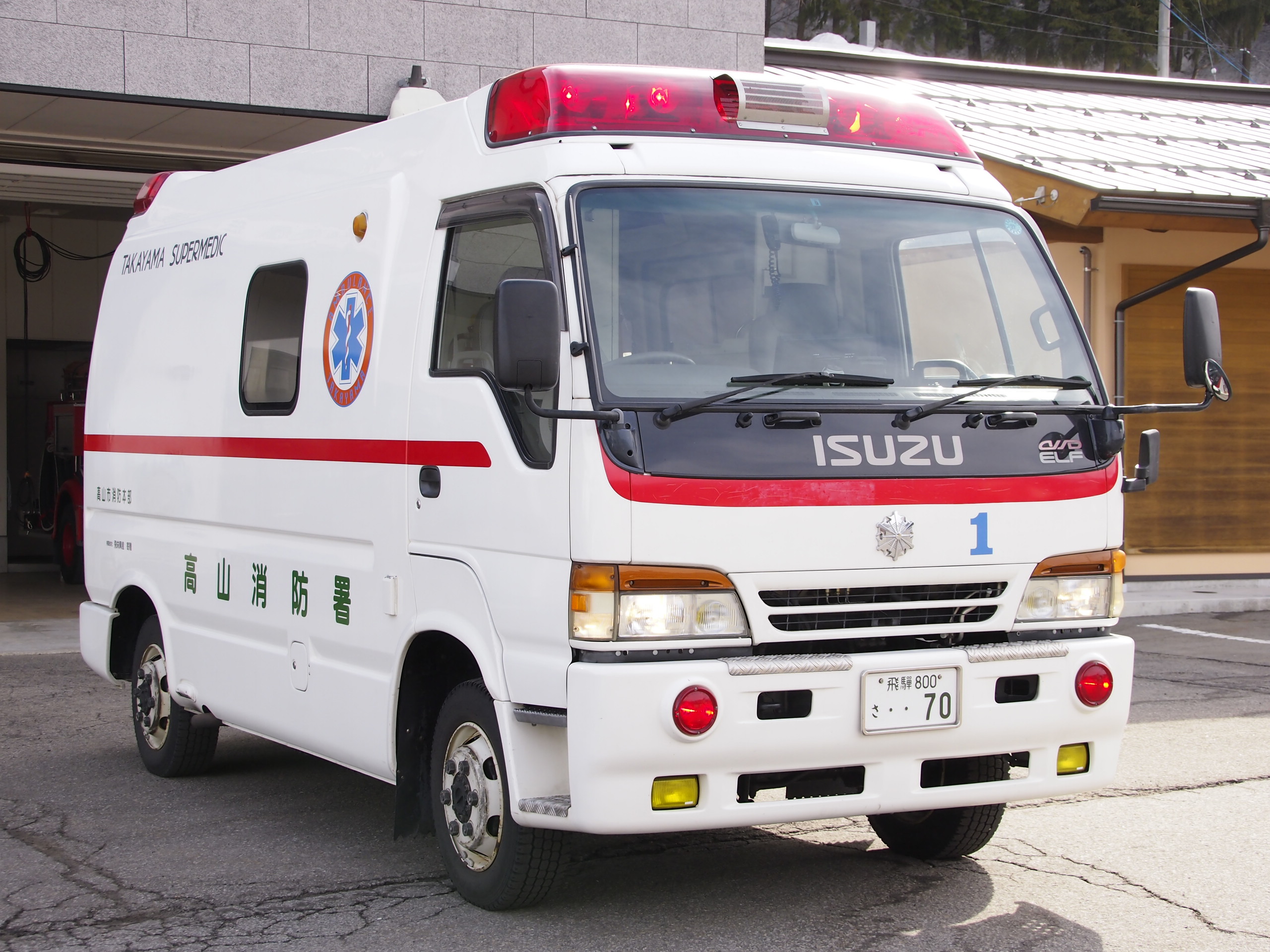 高規格救急自動車 ス-パ-メディック / 高山市消防本部