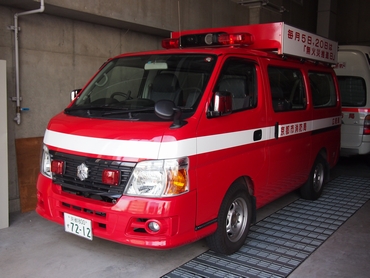 広報車