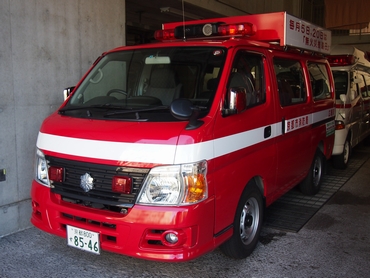 広報車