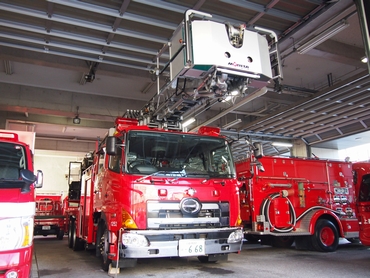 ［３５Ｍ級］ 先端屈折式はしご付き消防自動車（大型はしご車）