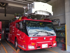 ［３５Ｍ級］ 先端屈折式はしご付き消防自動車