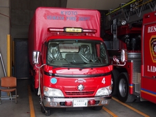 資機材搬送車
