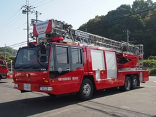 ［３５Ｍ級］ はしご付き消防自動車