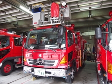 ［１５Ｍ級］ 屈折はしご車（小型はしご車）