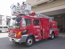 ［１５Ｍ級］ 屈折はしご車（小型はしご車）