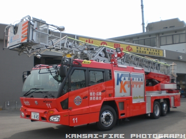 ［３５М級］ 伸縮水管付き先端屈折式はしご付き消防自動車