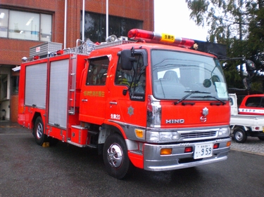 ［化３型］ 小型水槽付きポンプ車