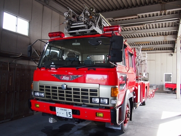 ［１５Ｍ級］ はしご付き消防自動車