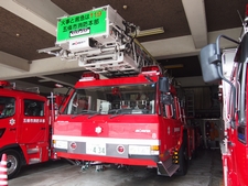 ［３０М級］ はしご付き消防自動車