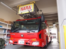 ［３０Ｍ級］ 先端屈折式はしご付き消防自動車