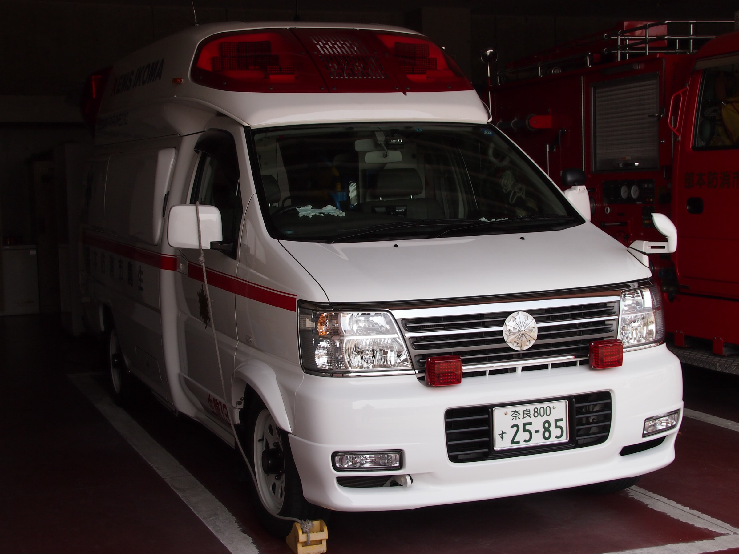 高規格救急自動車 2代目後期型 パラメディック / 生駒市消防本部 / 生駒19