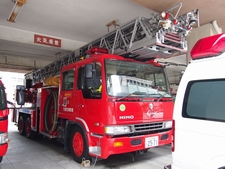 ［２５М級］ はしご付き消防自動車