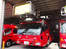 ［３５Ｍ級］ 先端屈折式はしご付き消防自動車