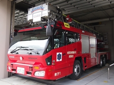 ［４０Ｍ級］ はしご付き消防自動車