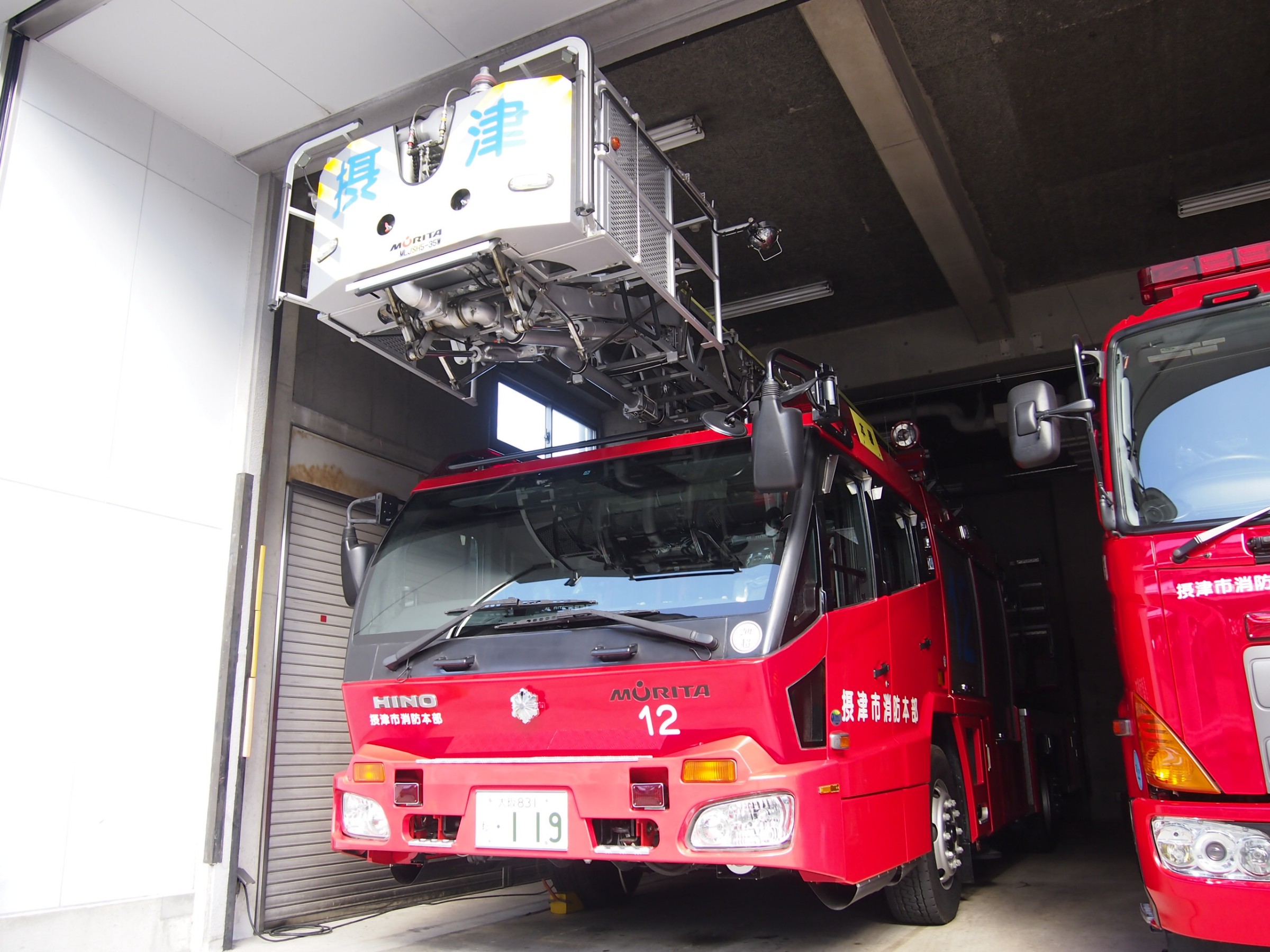 ［35М級］ 伸縮水管付き先端屈折式はしご付消防自動車 / 摂津市消防本部 / 摂津消12