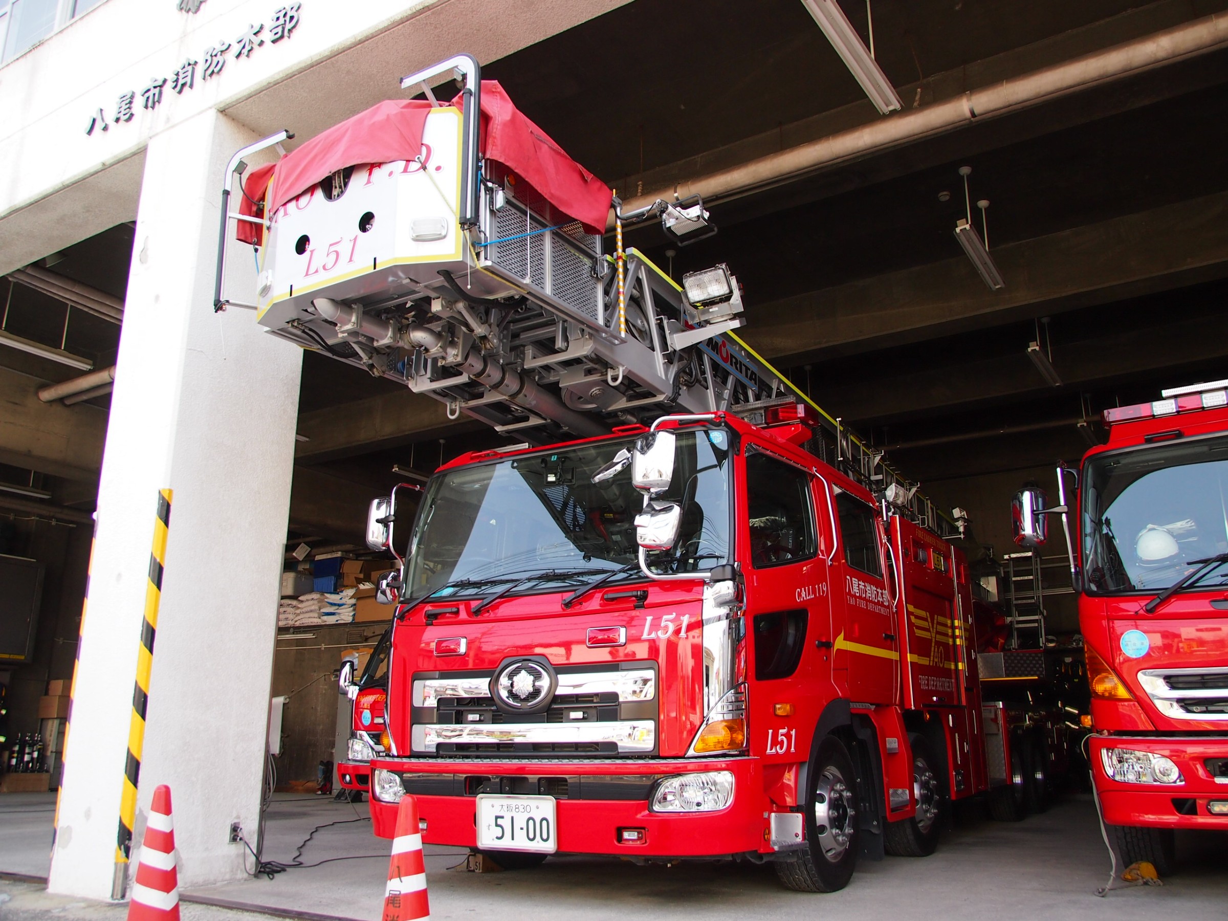 ［40M級］ 伸縮水管付きはしご付消防自動車 / 八尾市消防本部 / 八尾消５１